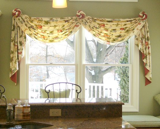 Valances Swags Curtains Boutique Bergen NJ   Swags Knots With Contrast Lined Jabots 